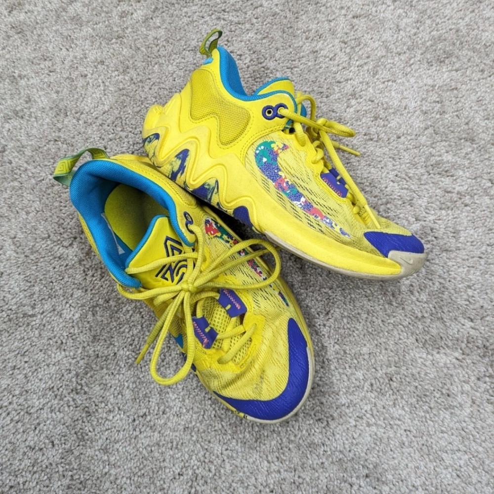 Nike Giannis Immortality 2 Basketball Shoes Boys 3.5Y DQ1943-700 Yellow Sneakers